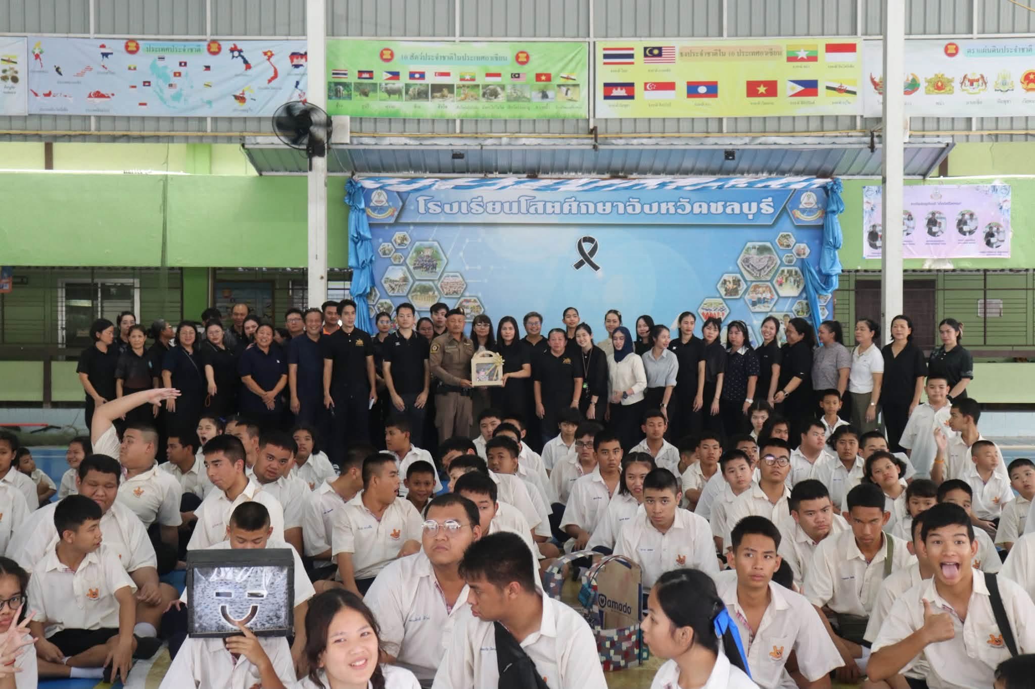 หนี ซ่อน สู้