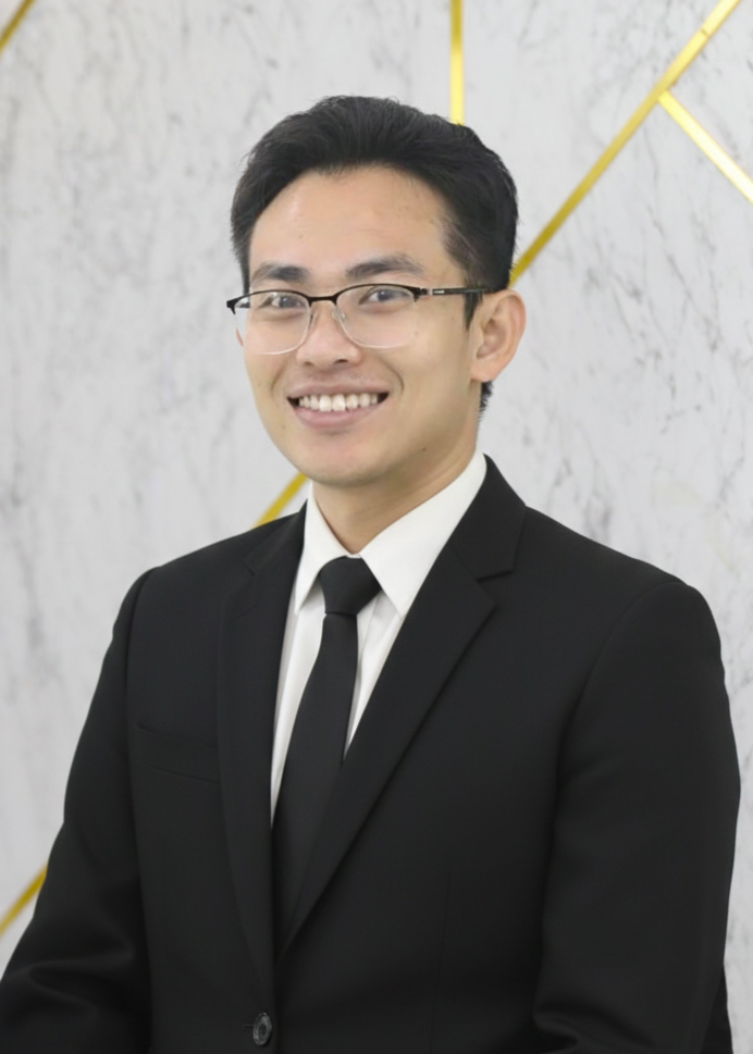 นายน้องนุช ธราดลรัตนากร