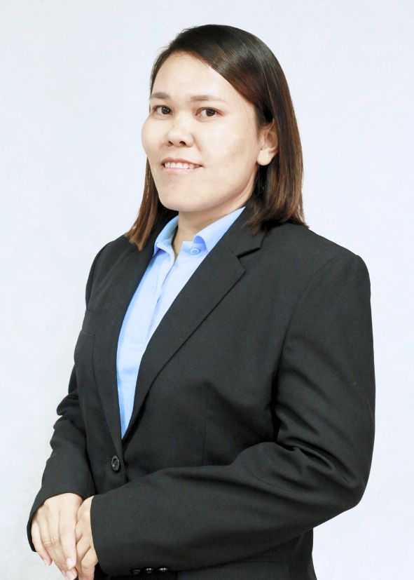 นางสาวน้องนุช ธราดลรัตนากร
