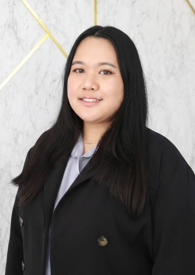 นางสาวน้องนุช ธราดลรัตนากร