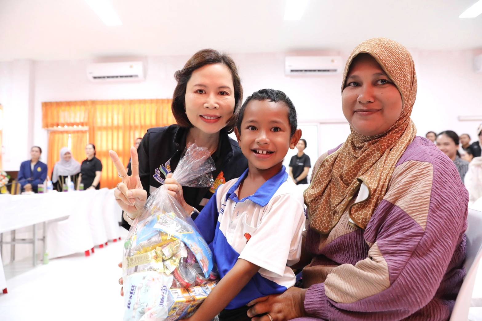 สพฐ. - สศศ. ลงพื้นที่นราธิวาส-ปัตตานี ติดตามสถานการณ์อุทกภัย พร้อมให้กำลังใจครูและนักเรียน