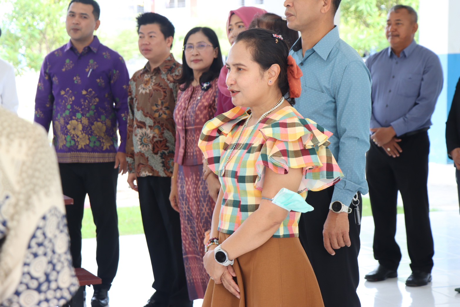 นางสาวนพศร พรมณีพิสมัย ผู้อำนวยการกลุ่มแผนและงบประมาณลงพื้นที่ตรวจเยี่ยมการสอบแข่งขัน ณ โรงเรียนราชประชานุเคราะห์ 40 จังหวัดปัตตานี